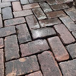 V102, Oude Gebakken Klinkers, Keiformaat, Genuanceerd ob
