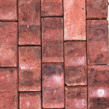 Ca. 35m² , Oude Gebakken Klinkers, Keiformaat, Rood, P067