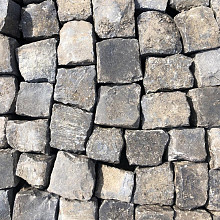 V24, Natuursteen, Basalt ca. 10x10x10cm